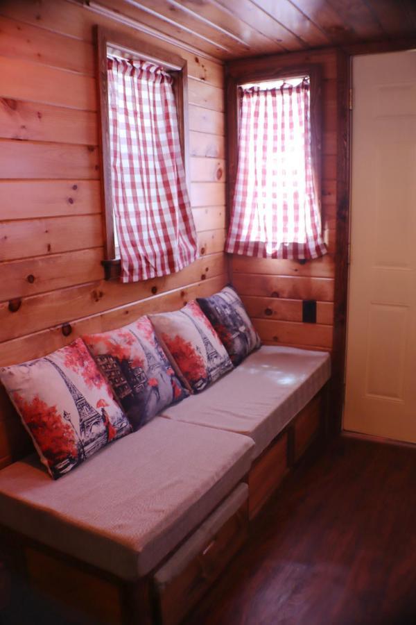 Storybook Village Pine Cove Buitenkant foto